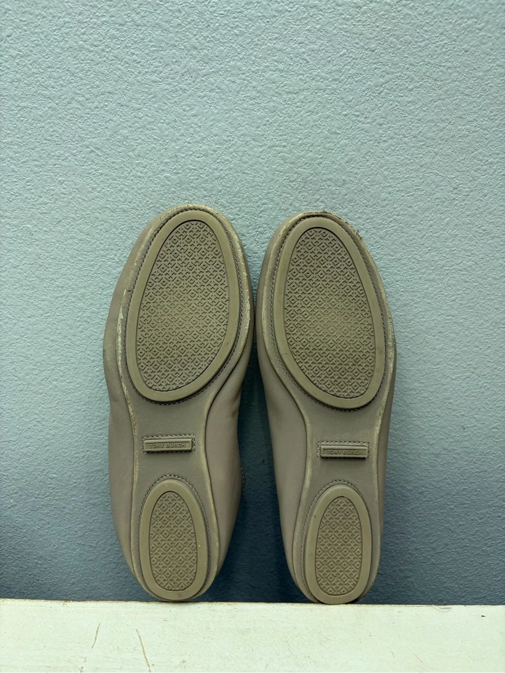 Tory Burch Beige Leather Mini Travel Flats Size 8